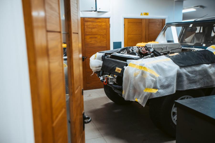 Детали создания Lamborghini LM002 1997 года  (фото 21 из 45)
